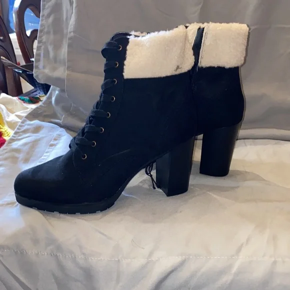 New W/O Box 12 Thompson Black Boots Size 9M - Picture 3 of 5
